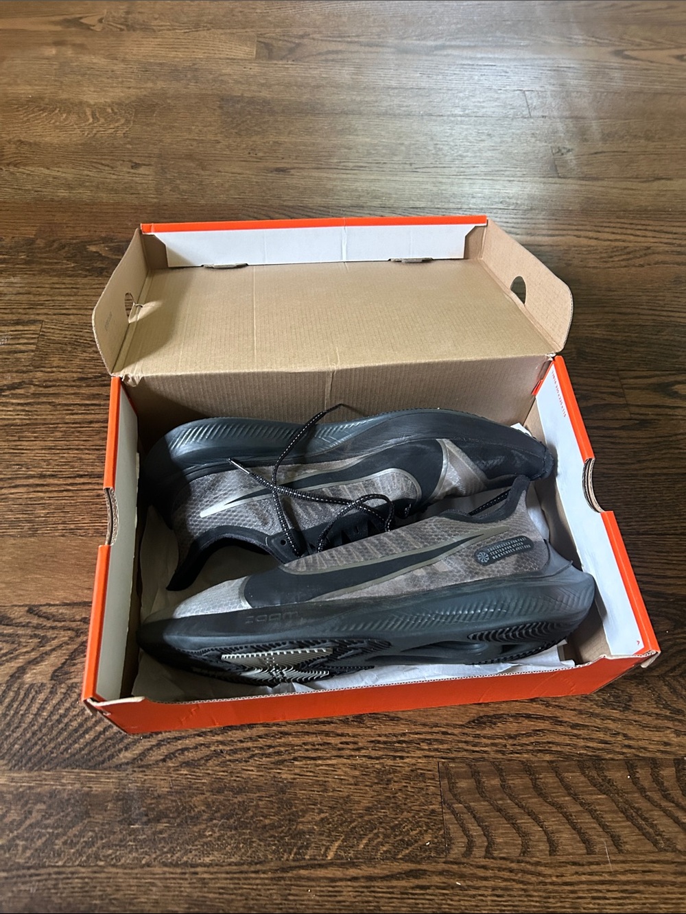 Men's Zoom Gravity Running Shoes - Picture 7 of 8